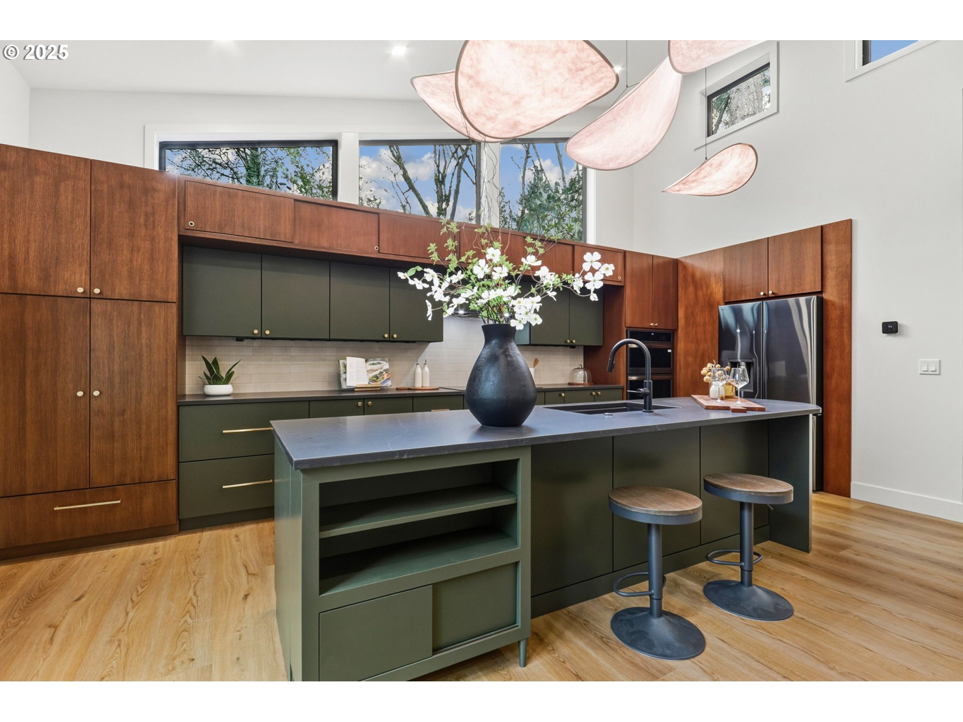 8014 Southwest 54th Avenue Portland, OR 97219 - Photo 11 of 44