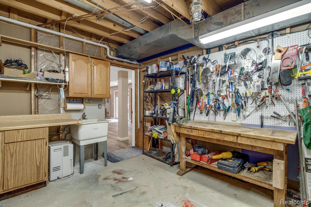 719 Ten Point Drive Rochester Hills, MI 48309 - Photo 32 of 43