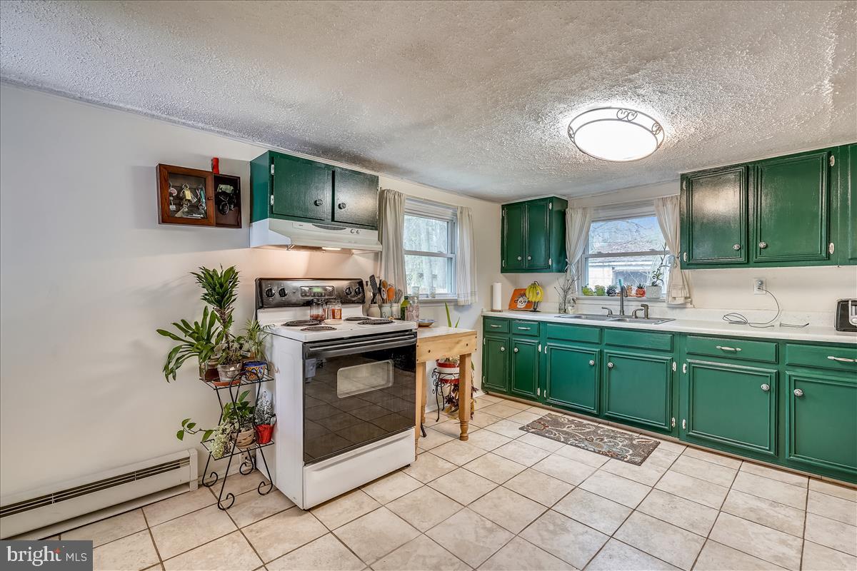 128 Collier Road Grasonville, MD 21638 - Photo 5 of 37 Kitchen