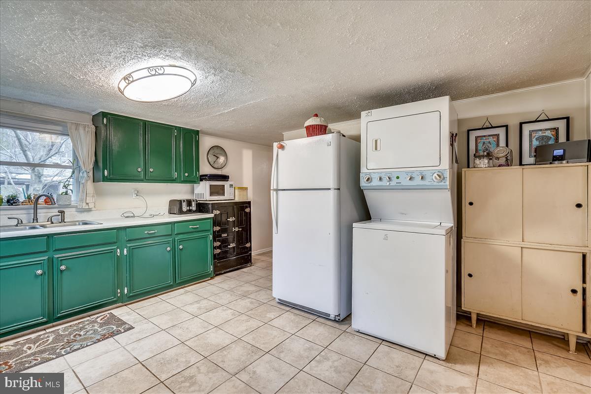 128 Collier Road Grasonville, MD 21638 - Photo 6 of 37 Kitchen