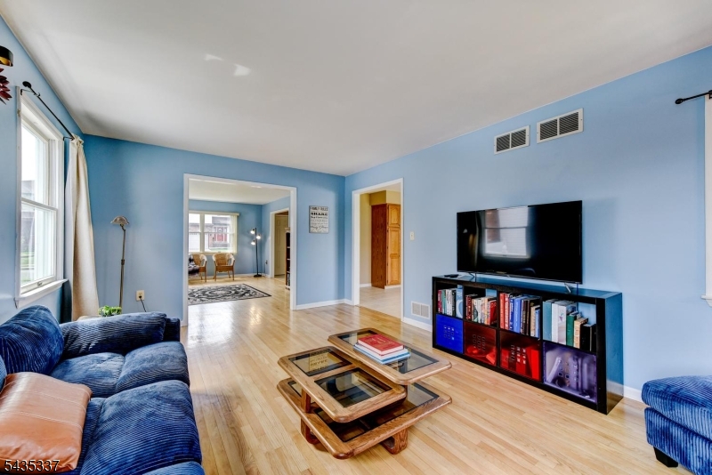 808 Columbus Avenue Raritan, NJ 08869 - Photo 20 of 47