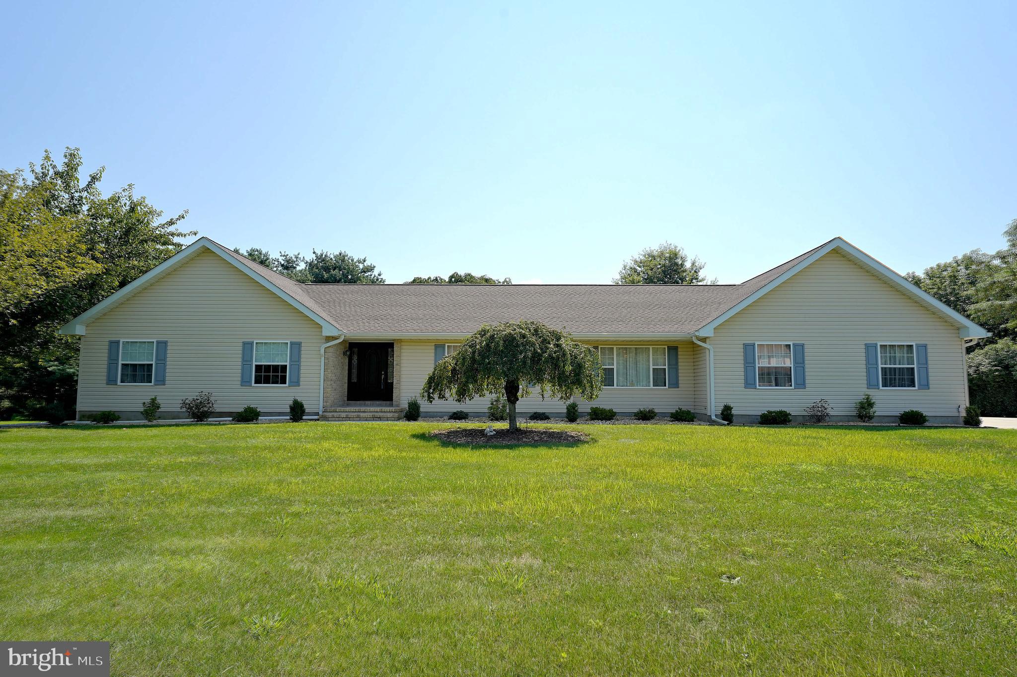 276 Warren Drive Wrightstown, NJ 08562 - Photo 1 of 44