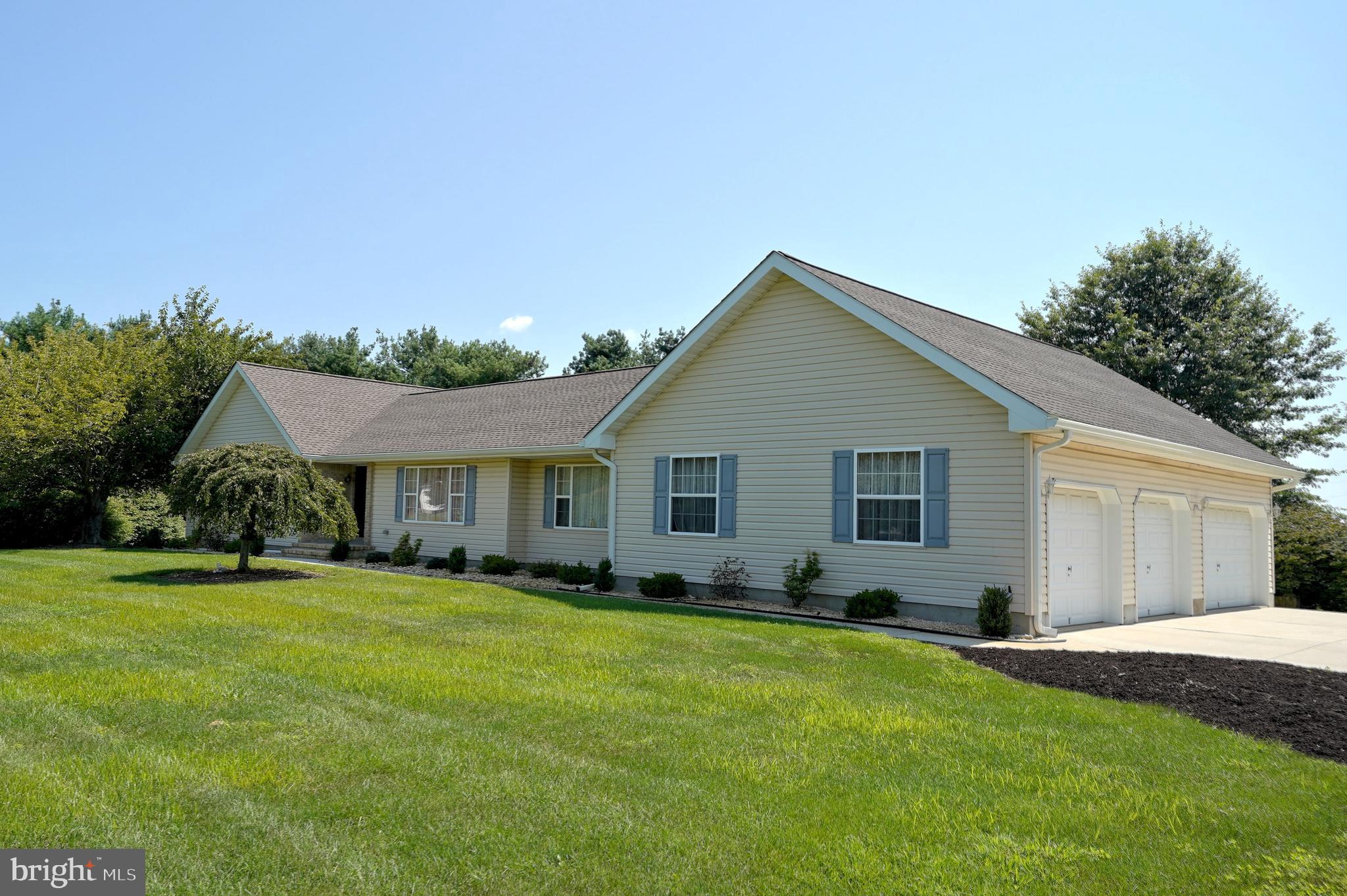276 Warren Drive Wrightstown, NJ 08562 - Photo 2 of 44