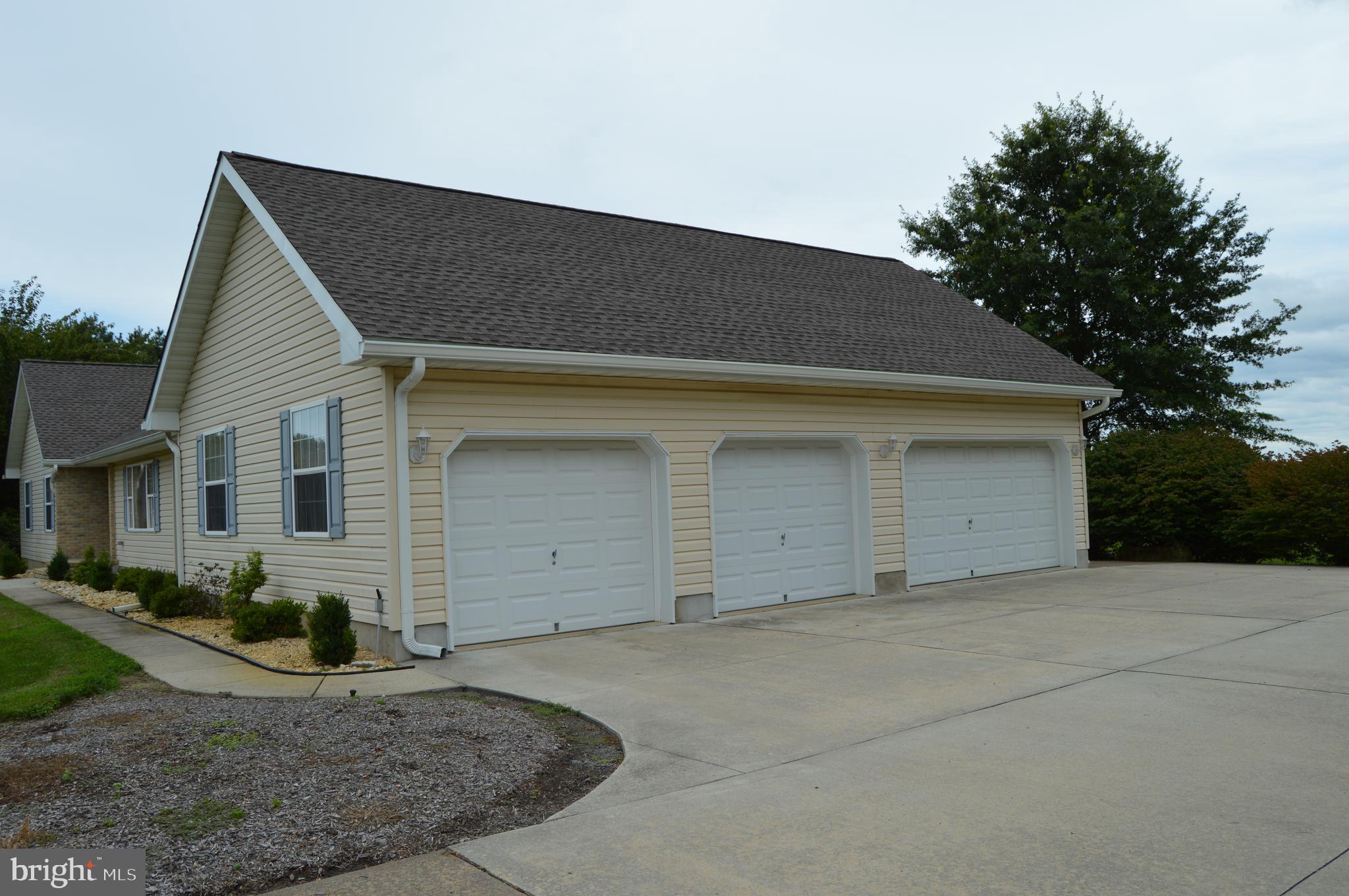 276 Warren Drive Wrightstown, NJ 08562 - Photo 3 of 44