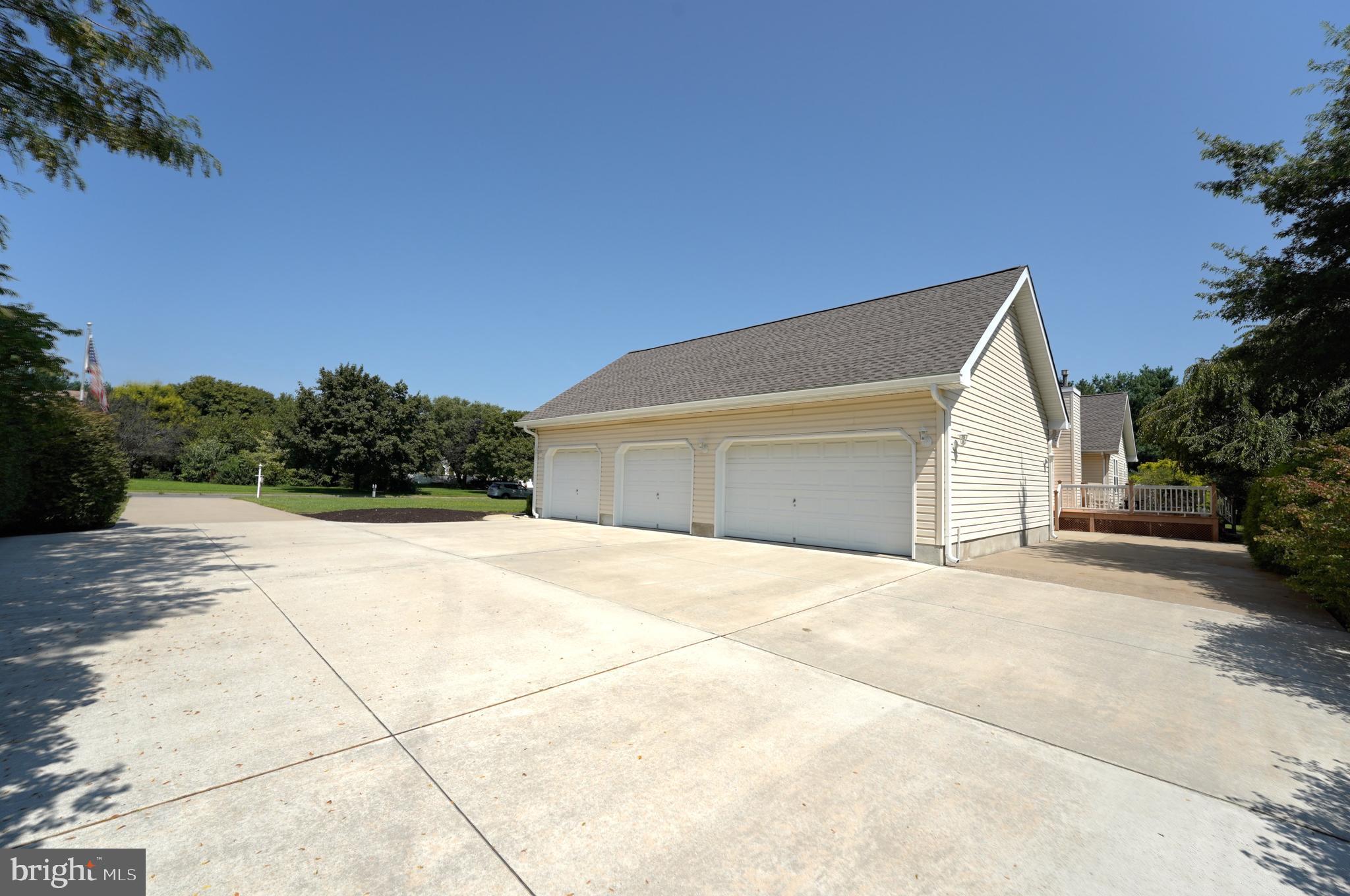 276 Warren Drive Wrightstown, NJ 08562 - Photo 4 of 44