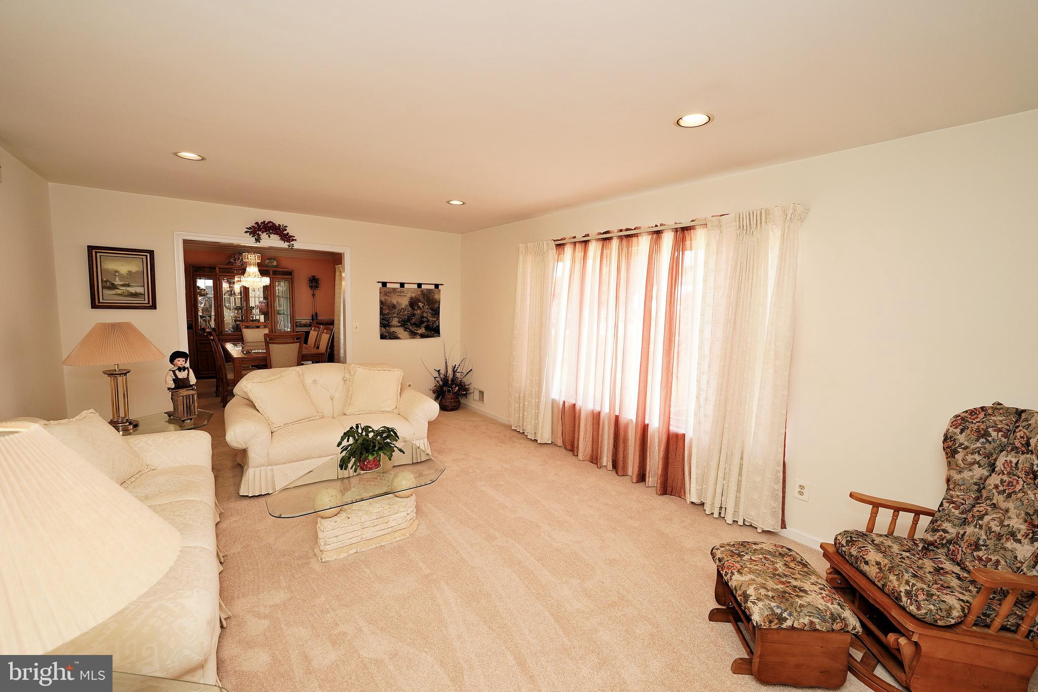 276 Warren Drive Wrightstown, NJ 08562 - Photo 7 of 44