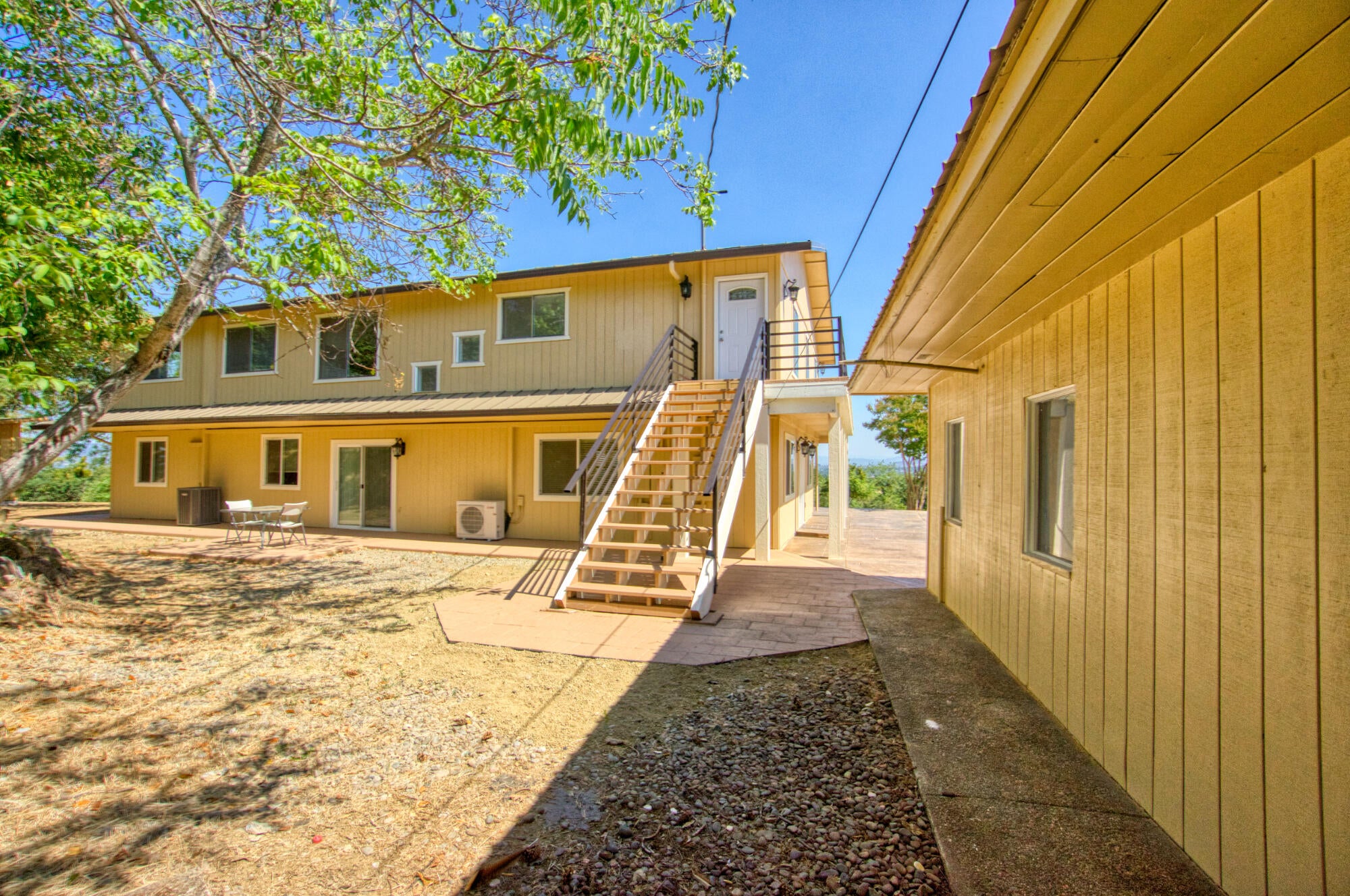665-667 South Stage Road Medford, OR 97501 - Photo 22 of 70 667-S-Stage-Road-Medford-Guest-Entry-2