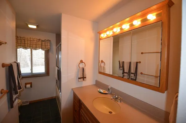 $579,900 | W9498 Highway 18, Oakland, WI 53523