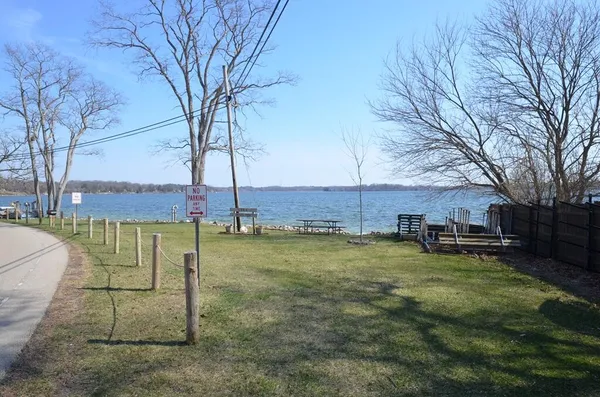 $579,900 | W9498 Highway 18, Oakland, WI 53523