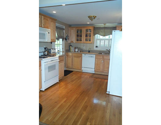 58 Wilder Road Norwell, MA 02061 - Photo 3 of 9