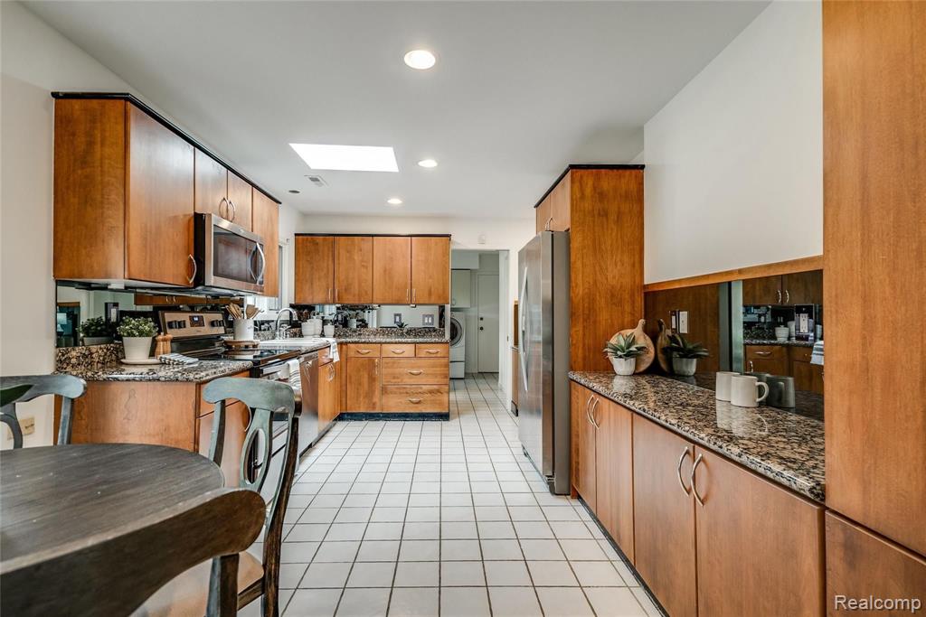 2870 West Hickory Grove Road Bloomfield Hills, MI 48302 - Photo 4 of 31