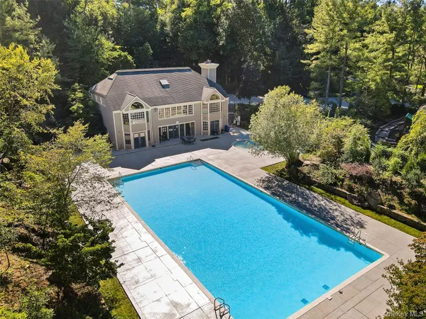 $1,595,000 | 169 Boulder Ridge Road, Scarsdale, NY 10583