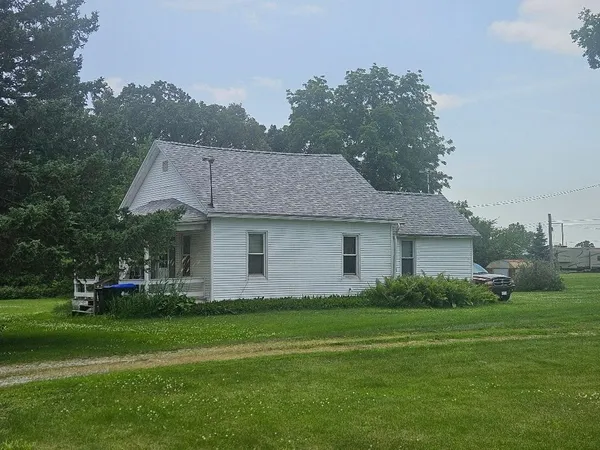 $66,000 | 616 5th Avenue, Belle Plaine, IA 52208