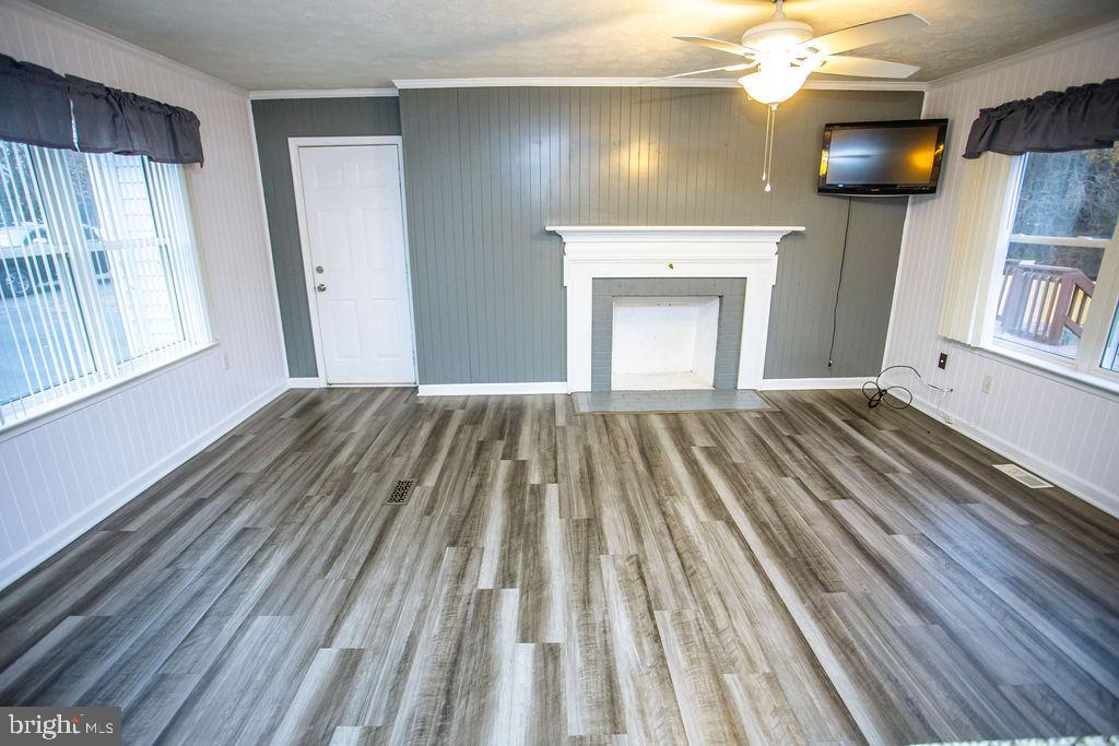 5744 Germantown Road Midland, VA 22728 - Photo 14 of 32 Bonus space can be used as 2nd living rm or dining