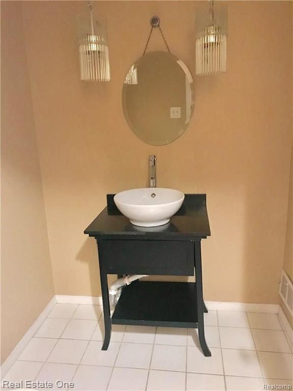 32461 West 13 Mile Road Farmington Hills, MI 48334 - Photo 16 of 22