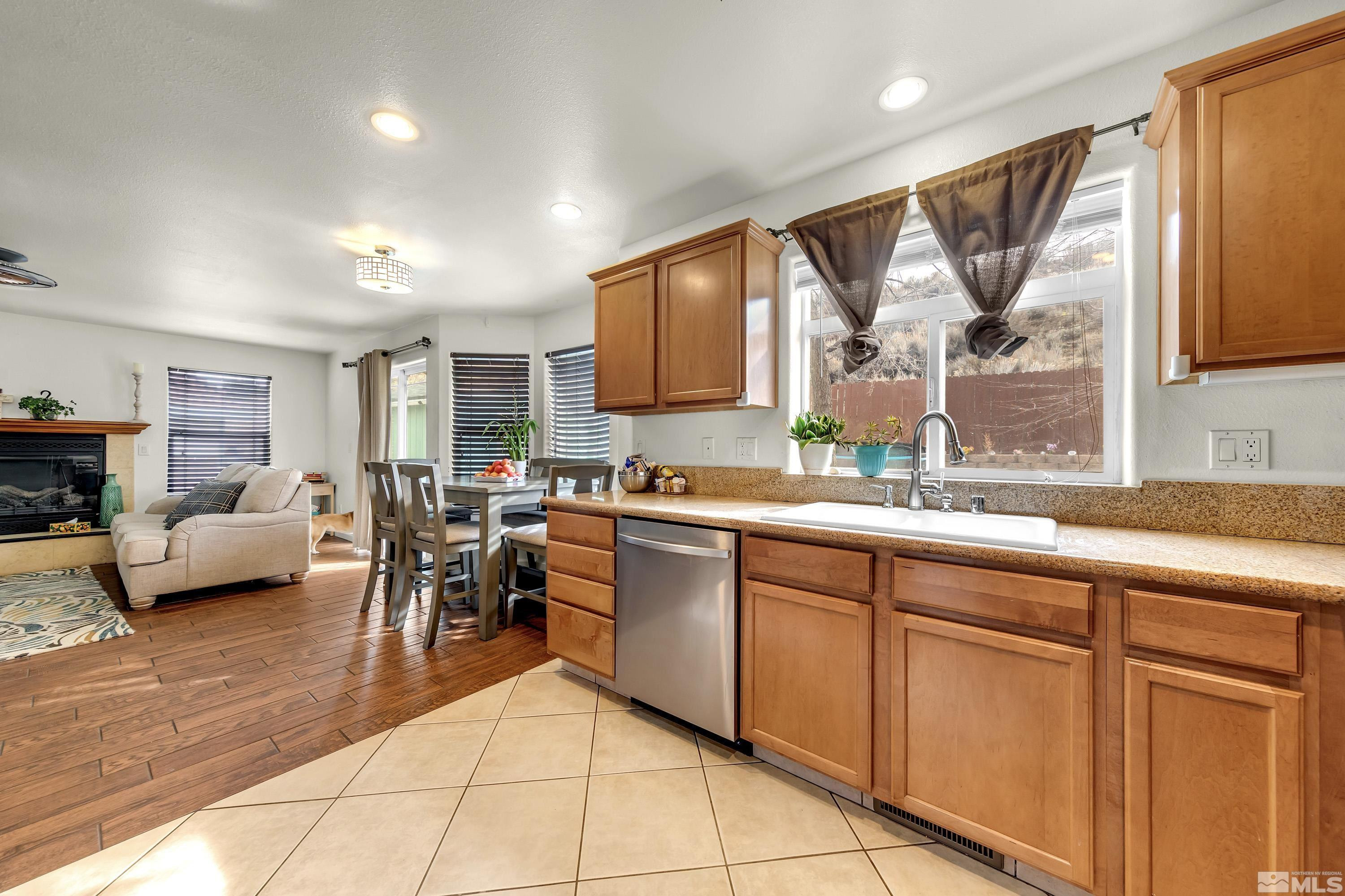6750 Peppermint Court Reno, NV 89506 - Photo 14 of 33 a kitchen with lots of counter top space