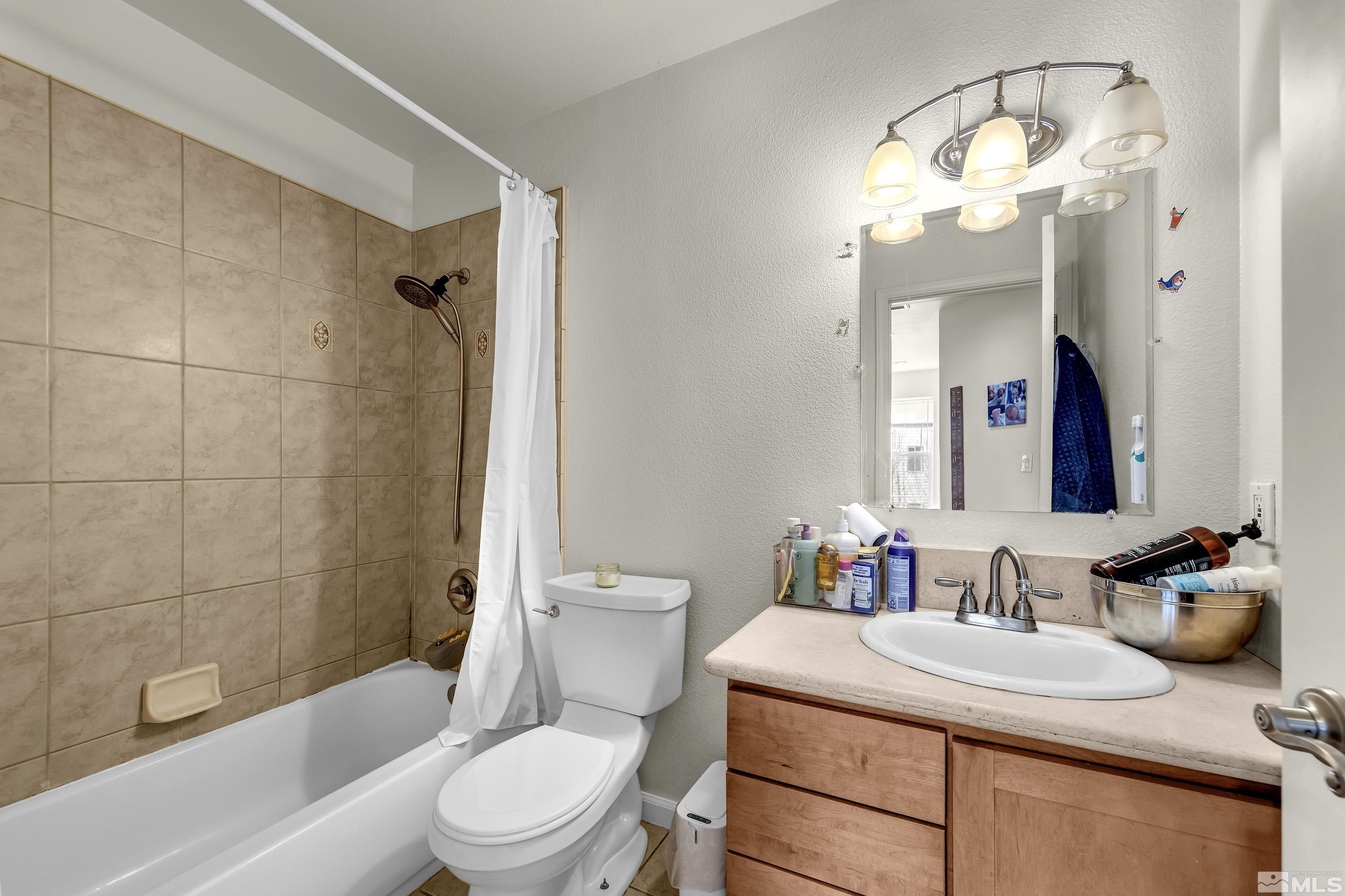 6750 Peppermint Court Reno, NV 89506 - Photo 19 of 33 a bathroom with a sink a toilet and shower