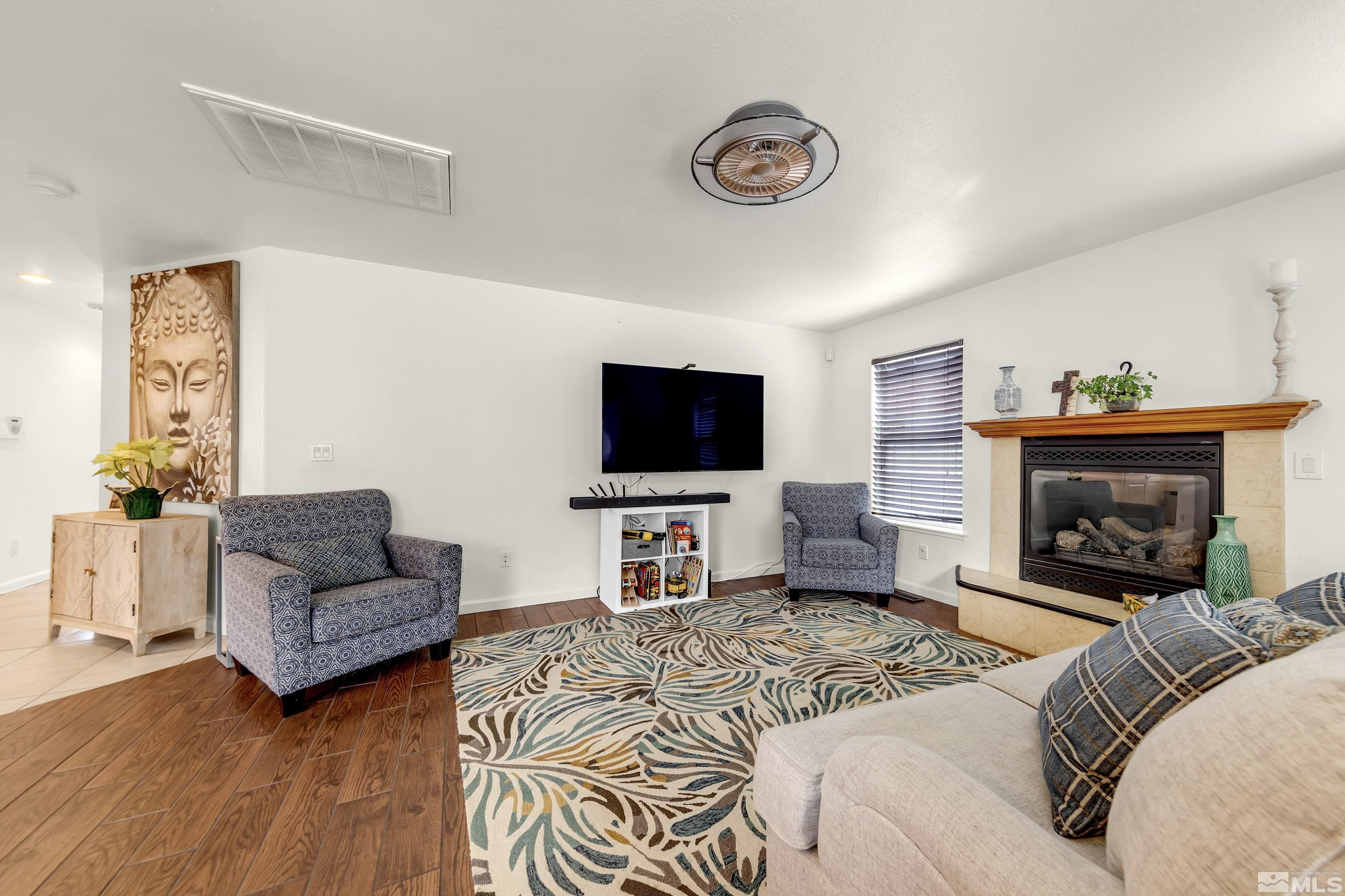 6750 Peppermint Court Reno, NV 89506 - Photo 9 of 33 a living room with furniture and a flat screen tv