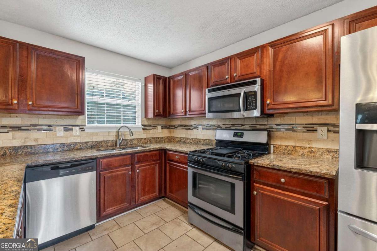 11961 Markham Way, Unit NONE Hampton, GA 30228 - Photo 8 of 30