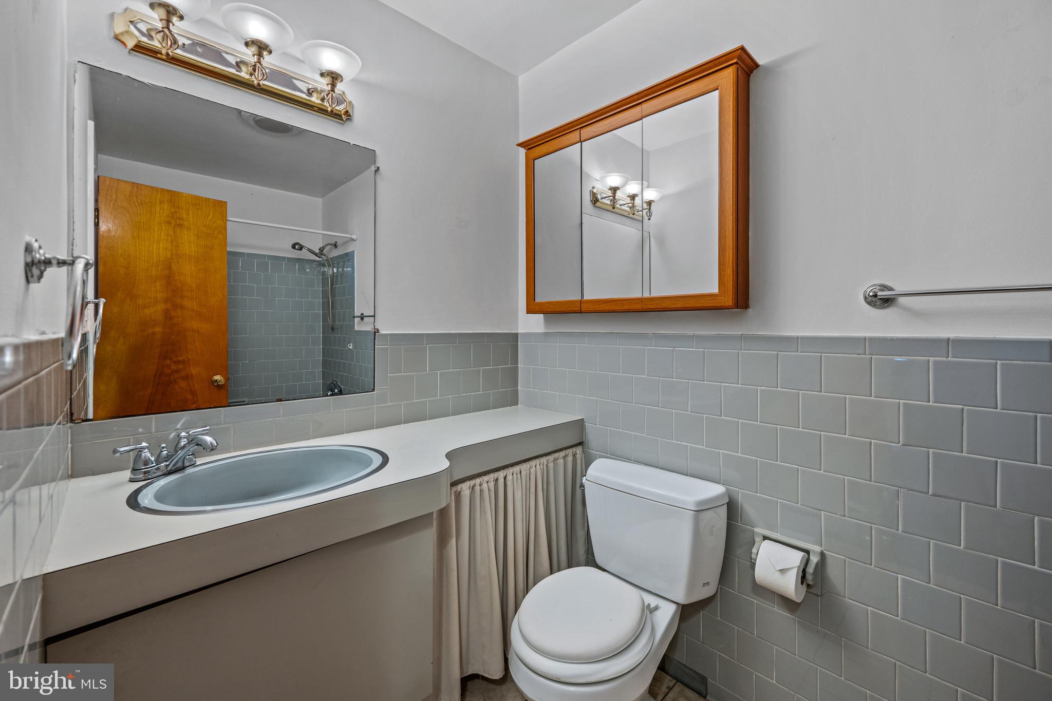 4090 Boteler Road Mount Airy, MD 21771 - Photo 22 of 52 Full Hall Bath