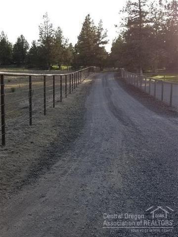 62260 Deer Trail Road Bend, OR 97701 - Photo 22 of 24 Driveway