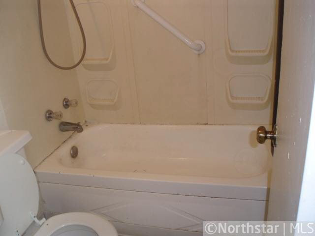 669 Case Street St. Paul, MN 55106 - Photo 5 of 12