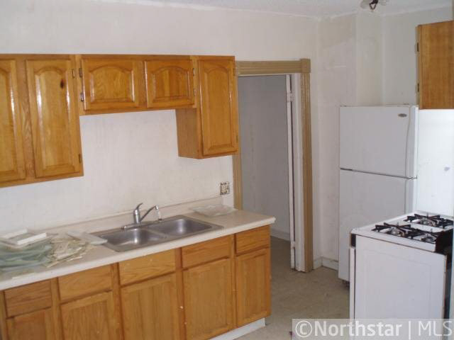 669 Case Street St. Paul, MN 55106 - Photo 9 of 12
