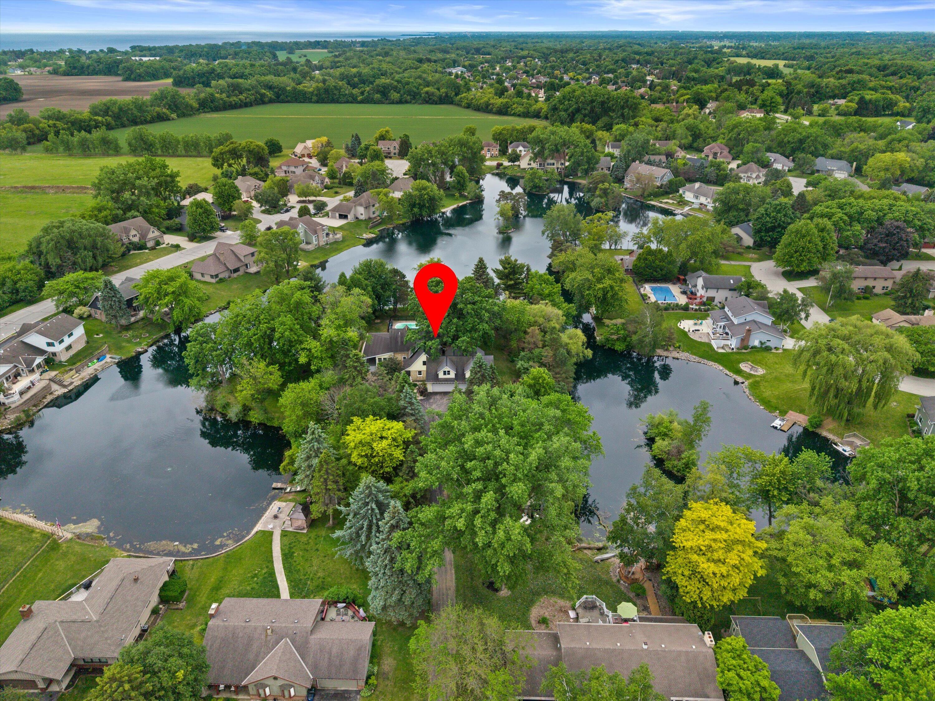 3609 Waterbury Lane Racine, WI 53403 - Photo 8 of 79 exterior