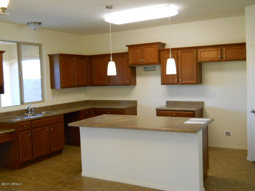 7018 West Harwell Road Laveen, AZ 85339 - Photo 4 of 7 Kitchen
