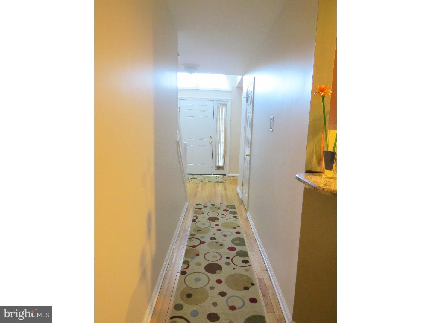 227 Fox Run Exton, PA 19341 - Photo 9 of 24 Hallway