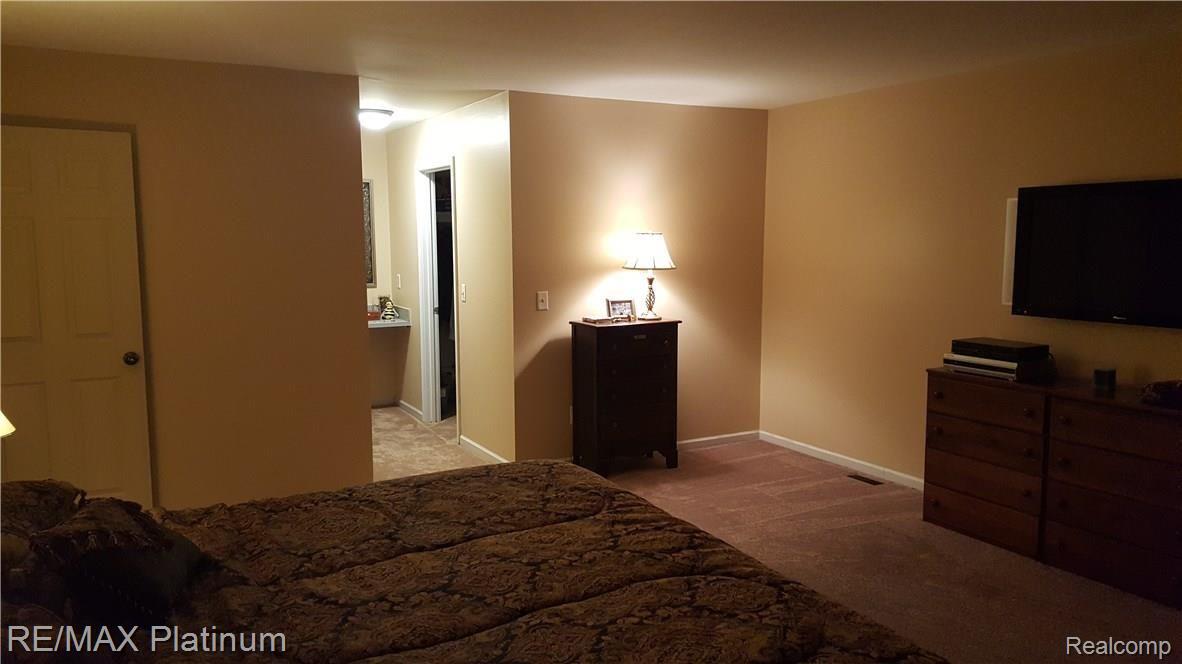 7134 Bergin Road Howell, MI 48843 - Photo 11 of 20 20151118_180338 (2).jpg