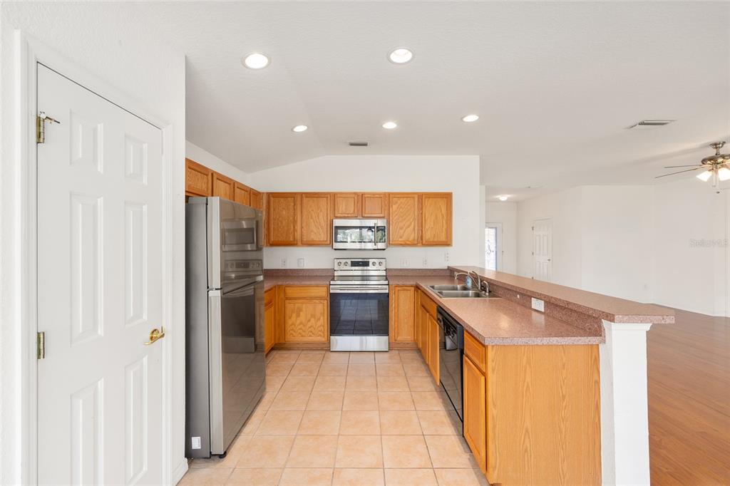 9210 Southeast 118th Loop Summerfield, FL 34491 - Photo 16 of 56