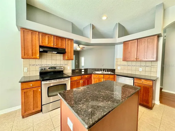 $2,750 | 18205 Fall Creek Drive, Lutz, FL 33558