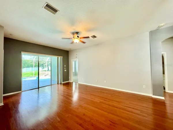 $2,750 | 18205 Fall Creek Drive, Lutz, FL 33558