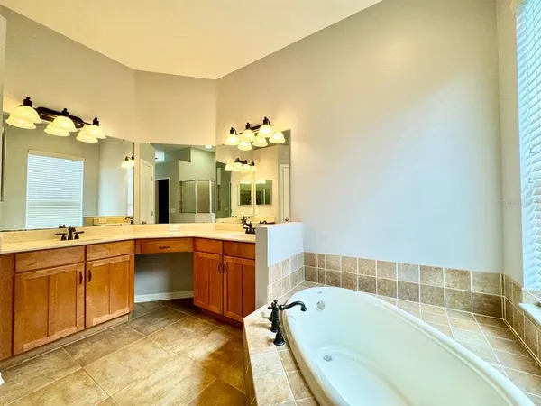 $2,750 | 18205 Fall Creek Drive, Lutz, FL 33558