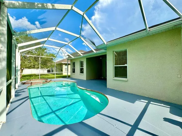 $2,750 | 18205 Fall Creek Drive, Lutz, FL 33558