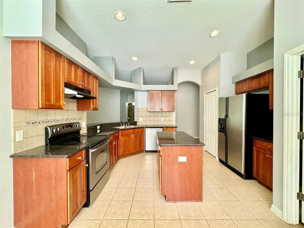 $2,750 | 18205 Fall Creek Drive, Lutz, FL 33558