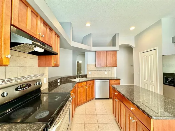 $2,750 | 18205 Fall Creek Drive, Lutz, FL 33558