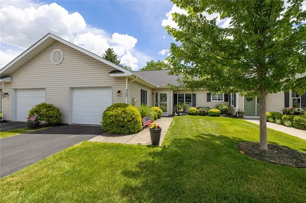 $299,900 | 307 Walker Drive, Canandaigua City, NY 14424