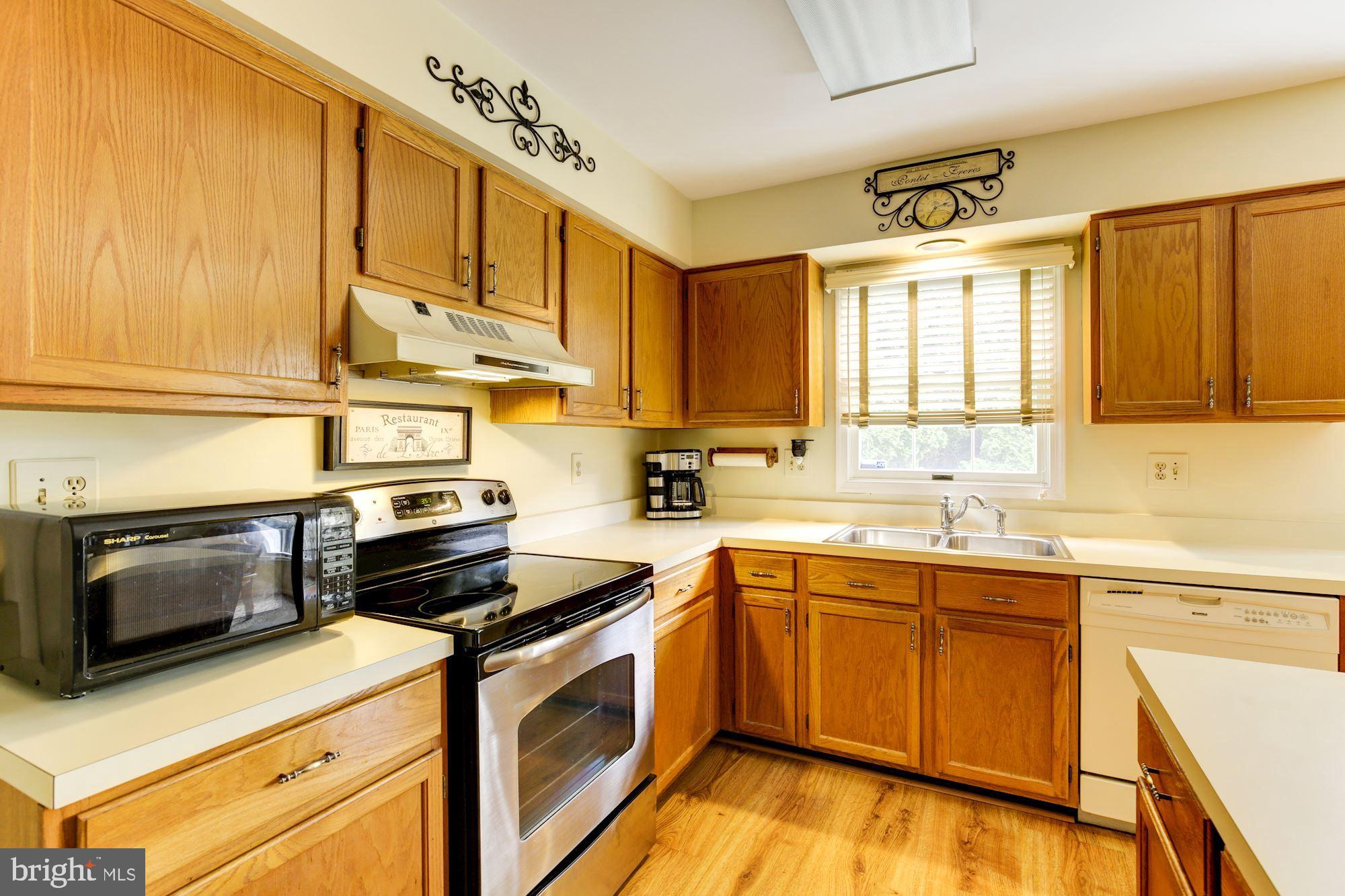3284 Elmmede Road Ellicott City, MD 21042 - Photo 16 of 51 Kitchen