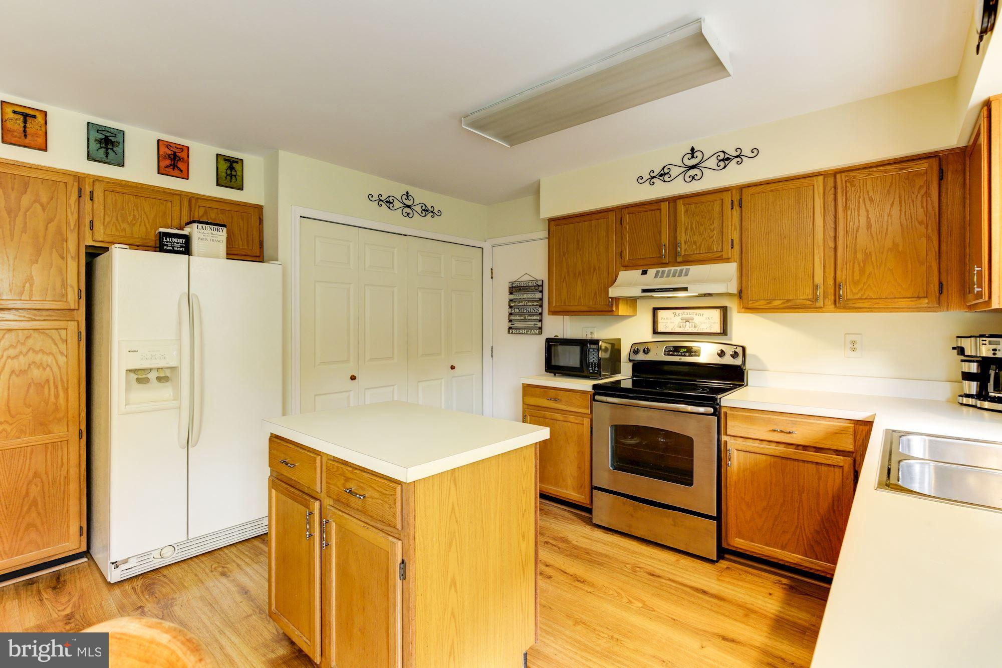 3284 Elmmede Road Ellicott City, MD 21042 - Photo 17 of 51 Kitchen