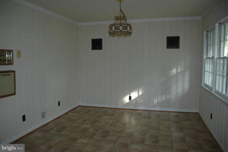7814 Ontario Road Gainesville, VA 20155 - Photo 8 of 13 Breakfast Area