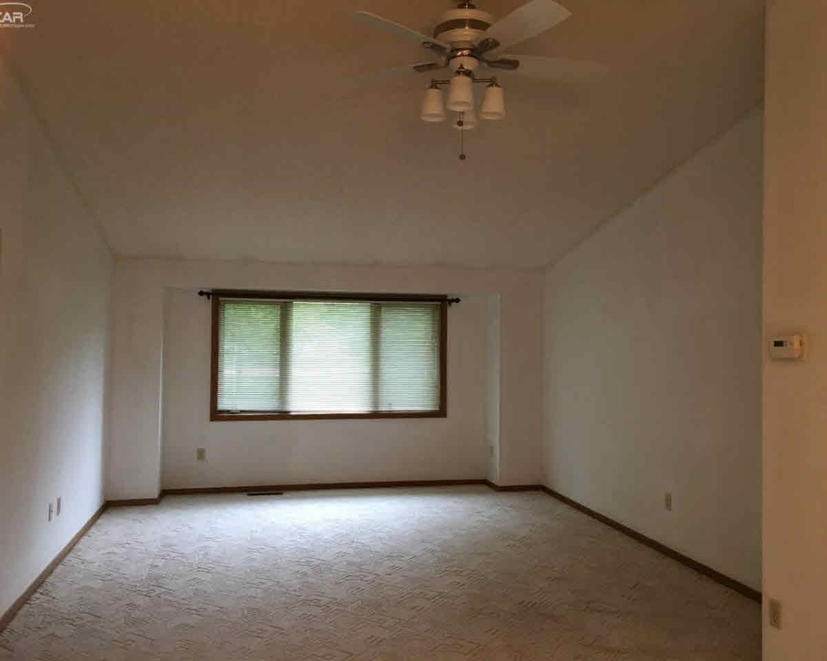 5359 Linden Road Swartz Creek, MI 48473 - Photo 3 of 12 21222572-2.JPG