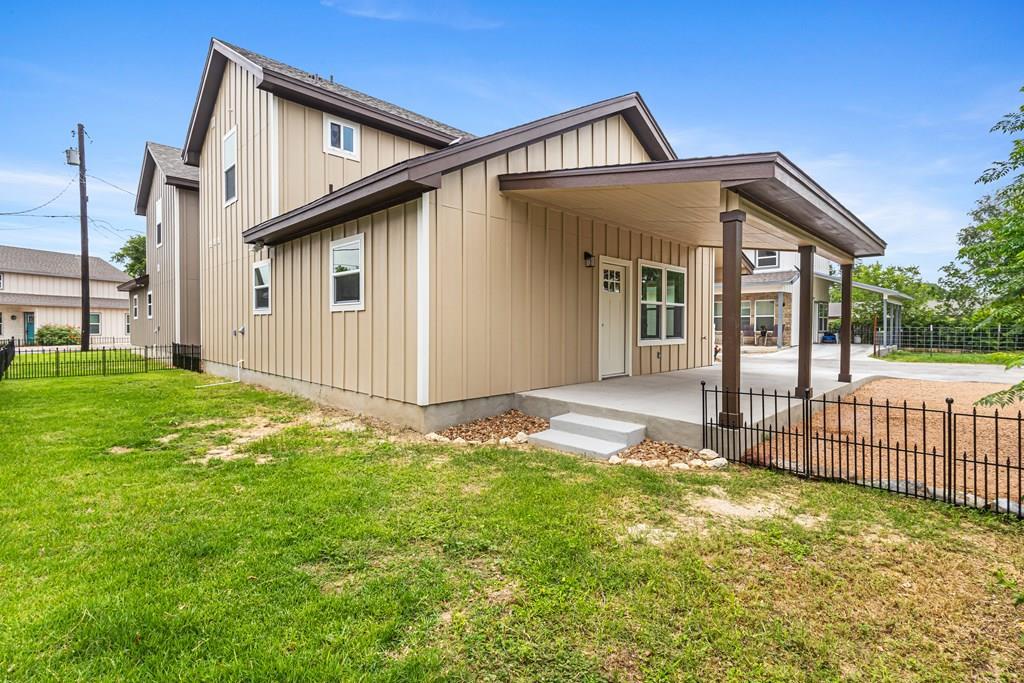 302 Riley Way Kerrville, TX 78028 - Photo 7 of 30