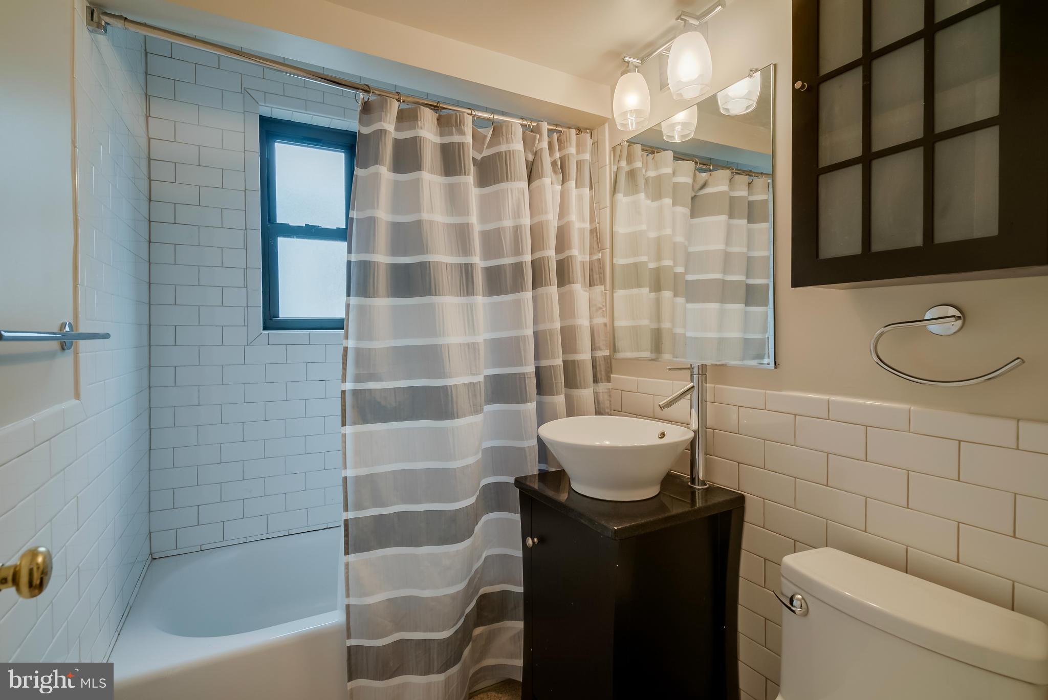 2610 Tunlaw Road Northwest, Unit 204 Washington, DC 20007 - Photo 8 of 12 Bath (Master)