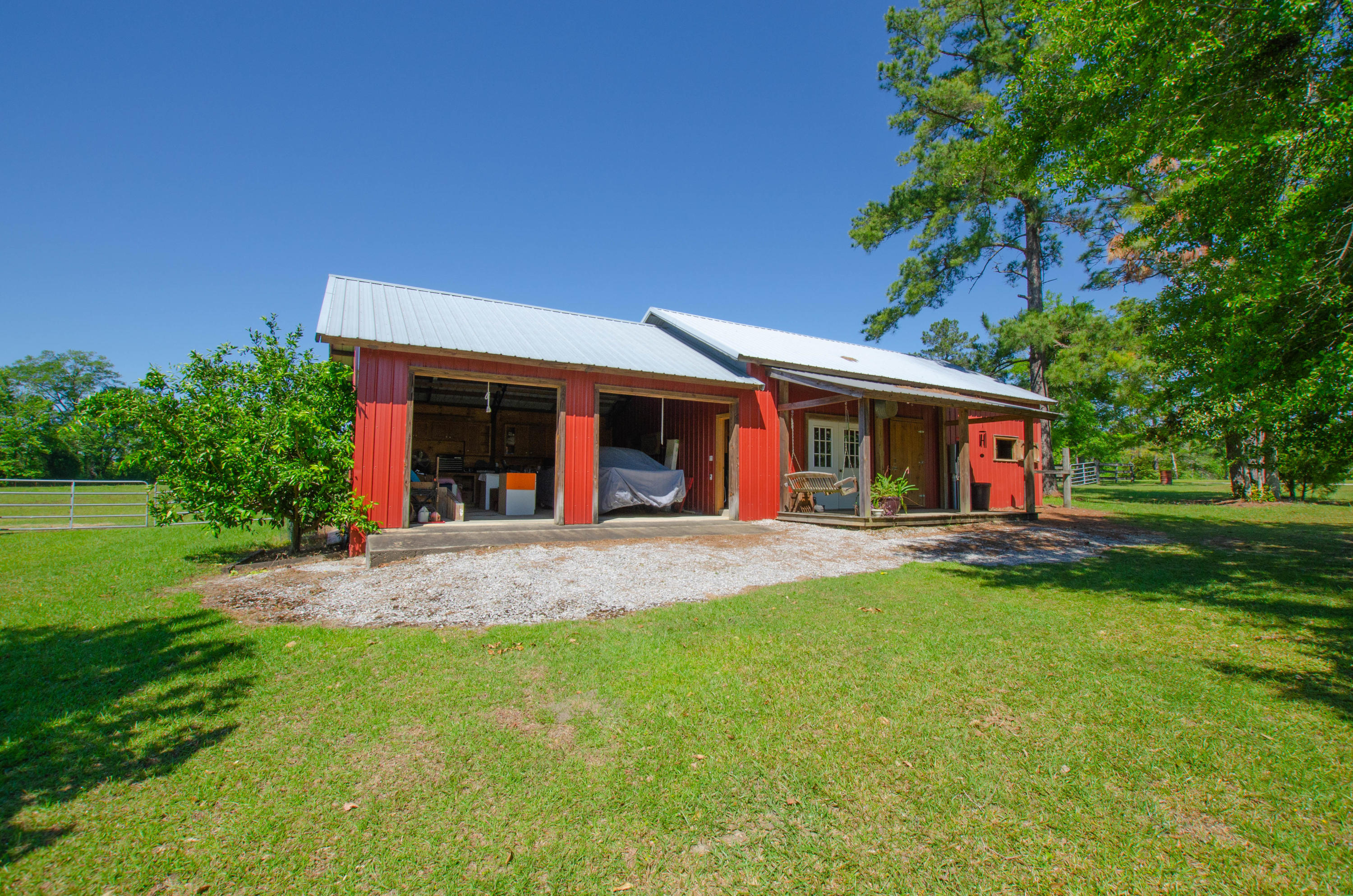 730 McLendon Road DeFuniak Springs, FL 32433 - Photo 43 of 56 Barn/Garage/Workshop