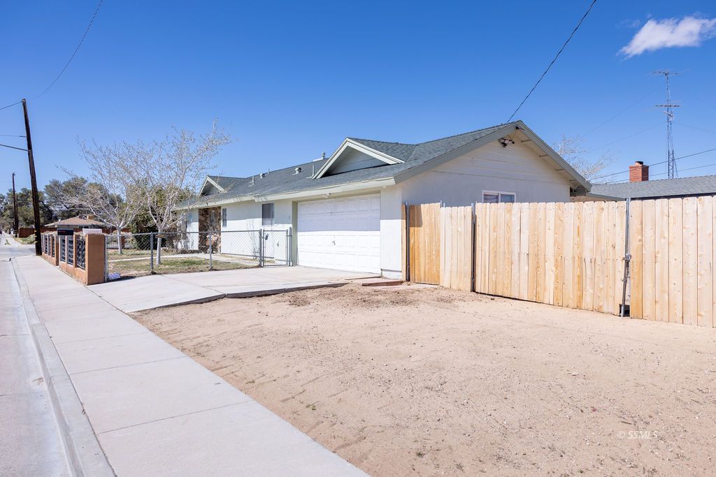 426 East California Avenue Ridgecrest, CA 93555 - Photo 3 of 22 Gallery Image 3