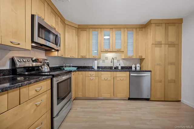 $839,000 | 11 Pondview Cl, Chappaqua, NY 10514