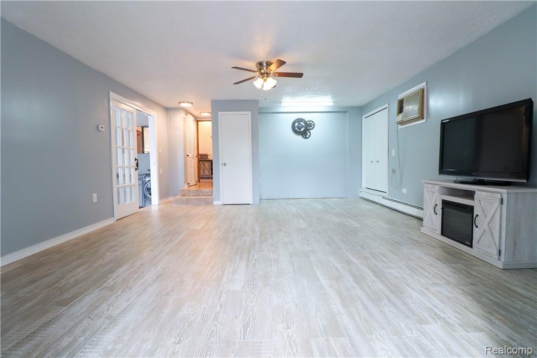 19213 Gudith Road Trenton, MI 48183 - Photo 8 of 34 FamilyRoom1.JPG