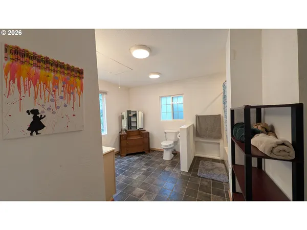 $425,000 | 2110 East Main Street, Cottage Grove, OR 97424